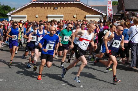 Start of the Bradley Stoke 10k Run 2013.