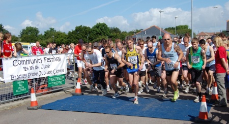 Start of the 2009 Bradley Stoke 10k Run.