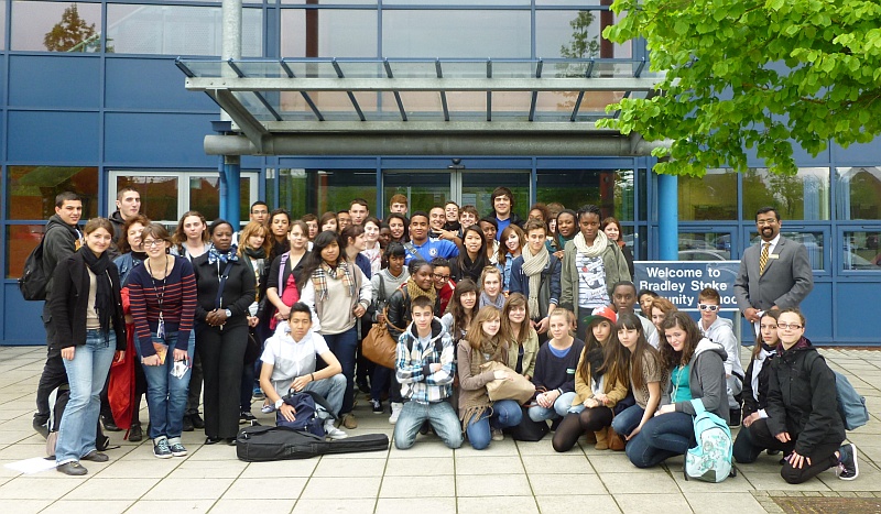 Students from Champs-sur-Marne visit BSCS.