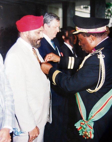Doctor Harmandar Singh Gupta receiving a Zairian knighthood in 1990, for services to foreign embassies.