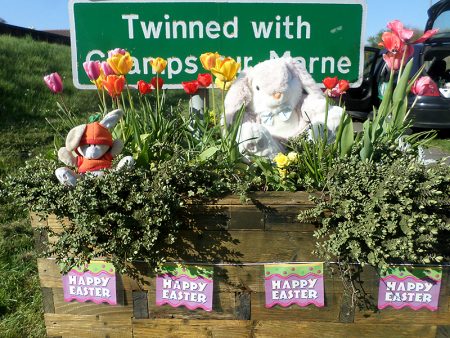 Phot of a 'welcome planter' with Easter decorations.