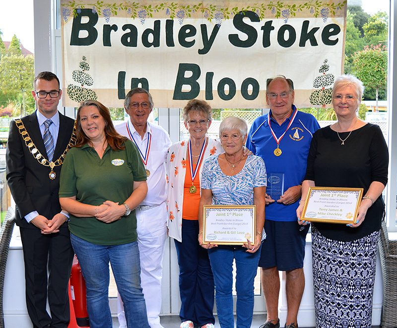 Photo of prize winners (1st & 2nd place in both the 'large garden' and 'small garden' categories).