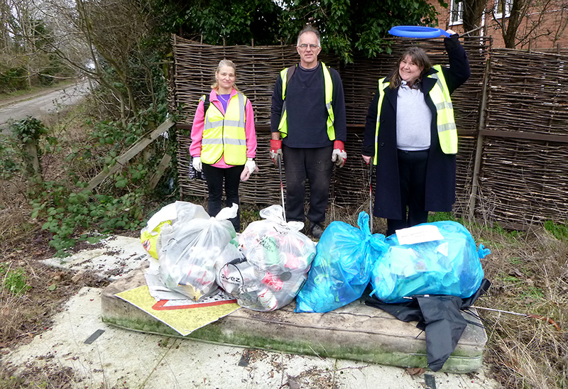 Photo of BSiB volunteers with collected rubbish.