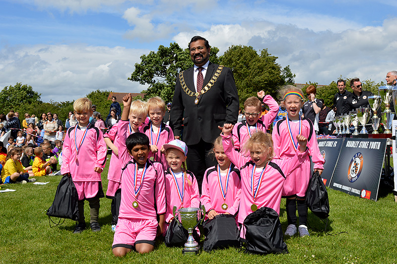 Photo of BSCS Primary Phase football team with town mayor Cllr Tom Aditya.